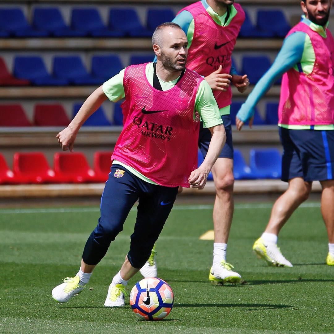 Iniesta soccer cleats sales